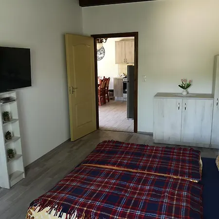 Ezuestfenyo Vendeghaz Sarvar