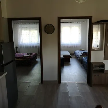 Ezuestfenyo Vendeghaz Apartment