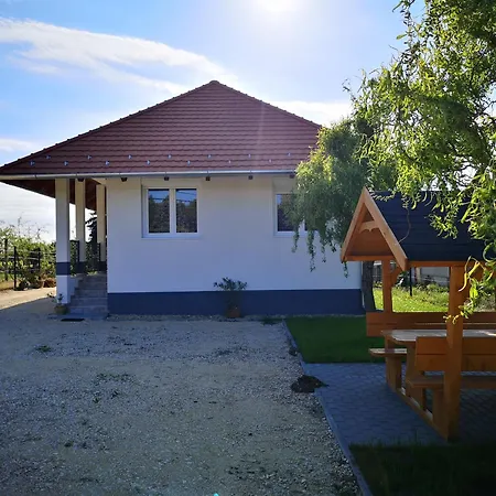 Ezuestfenyo Vendeghaz Apartment Sarvar