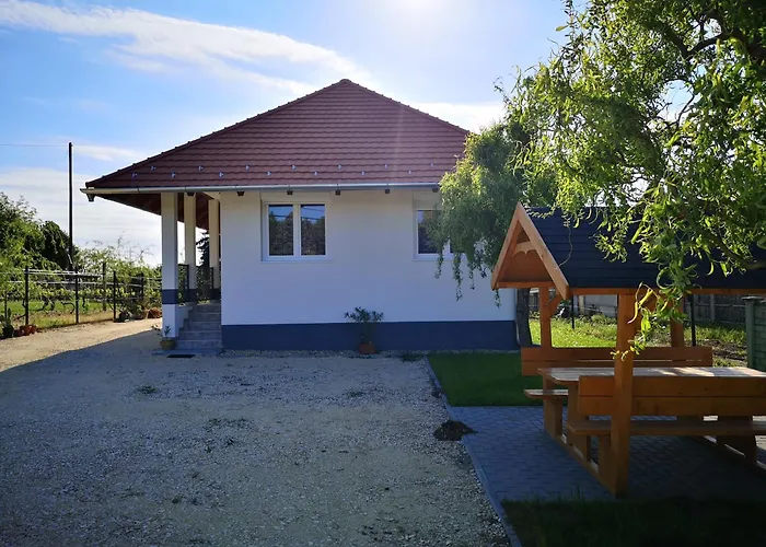 Ezuestfenyo Vendeghaz Apartament Sárvár